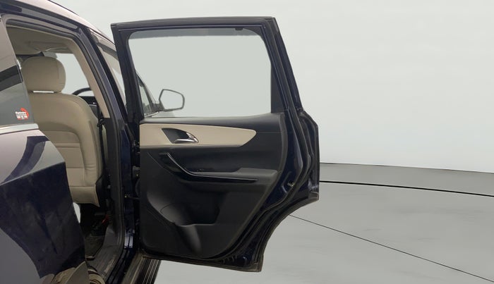 2024 Mahindra XUV700 AX 7 P AT 7 STR, Petrol, Automatic, 21,999 km, RHS Rear Door