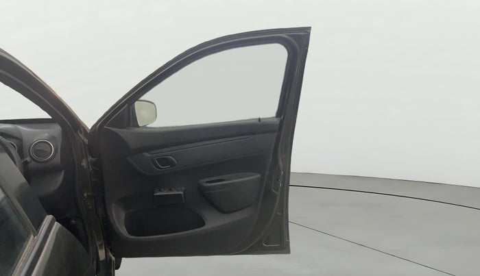 2017 Renault Kwid RXL, Petrol, Manual, 85,764 km, RHS Front Door