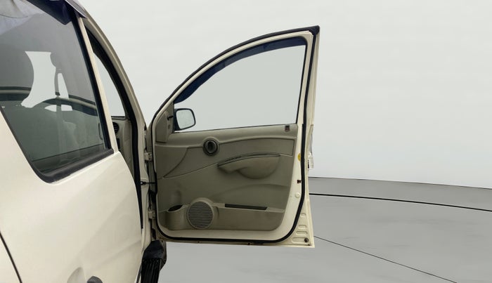 2013 Mahindra Quanto C4, Diesel, Manual, 48,755 km, RHS Front Door