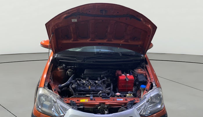 2017 Toyota Etios CROSS 1.2 G, Petrol, Manual, 1,09,423 km, Open Bonet