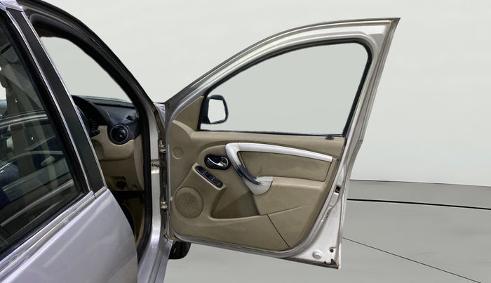 2015 Nissan Terrano XL D PLUS, Diesel, Manual, 1,00,083 km, RHS Front Door