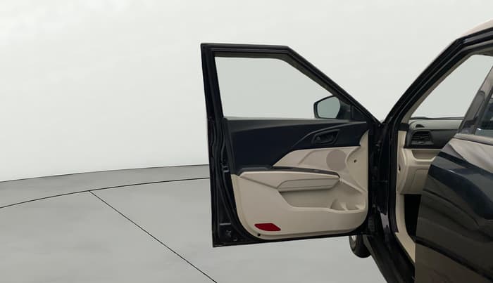 2021 Mahindra XUV300 W4 1.2 PETROL, Petrol, Manual, 31,717 km, LHS Front Door