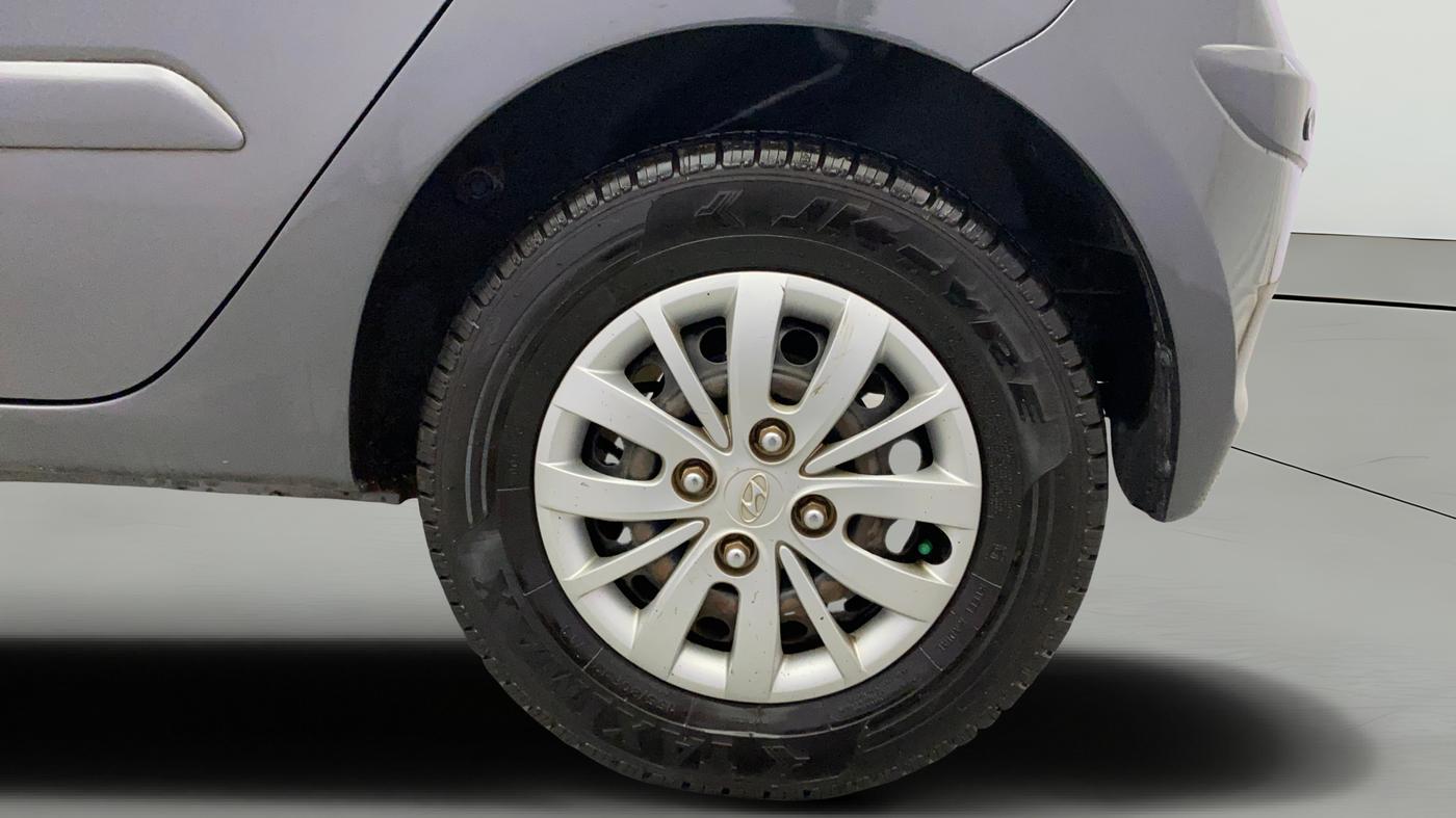 2013 Hyundai i10 SPORTZ 1.2, Petrol, Manual, 1,31,567 km, Left Rear Wheel