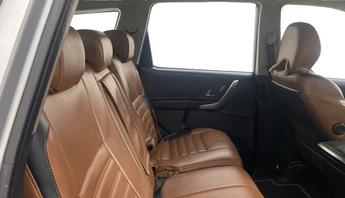 2018 Mahindra XUV500 W9 AT, Diesel, Automatic, 73,529 km, Right Side Rear Door Cabin