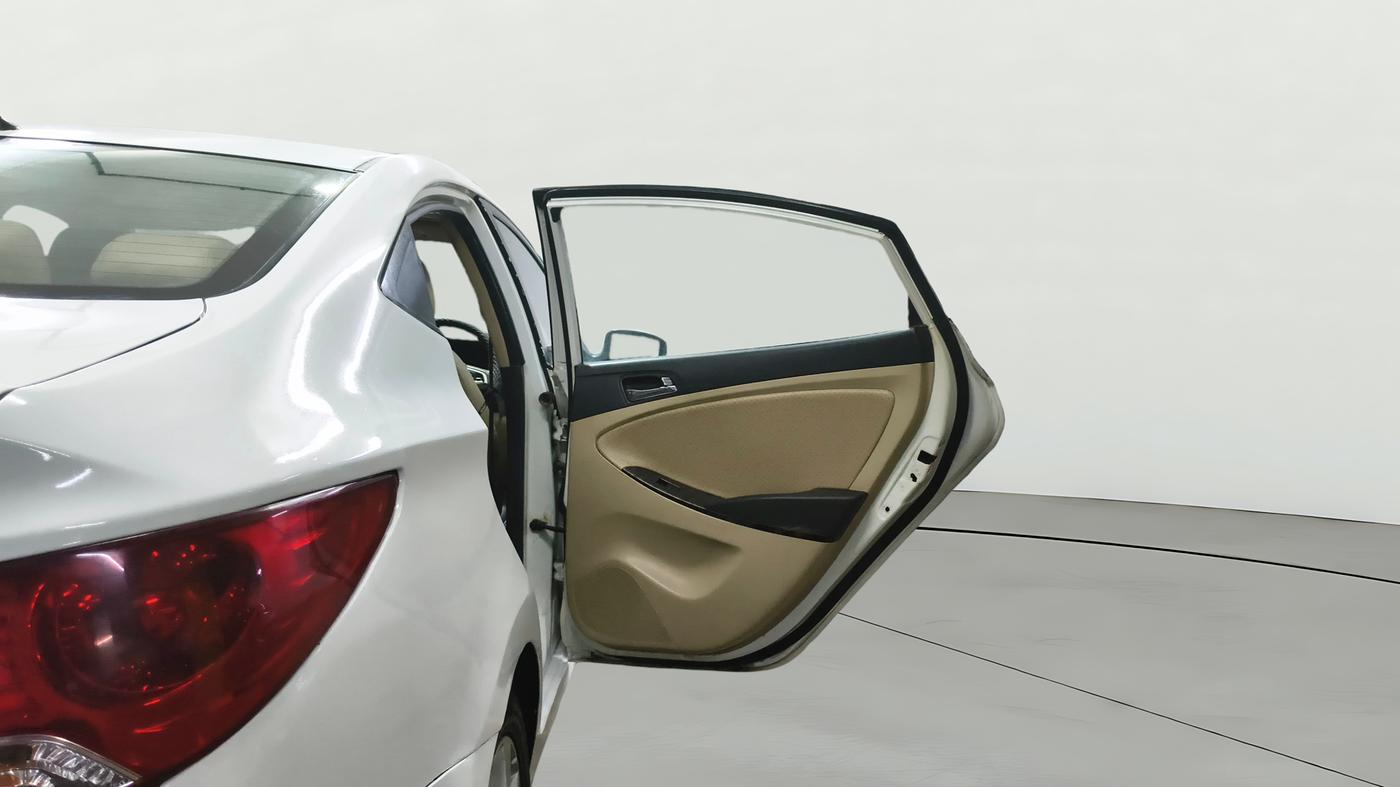 2013 Hyundai Verna FLUIDIC 1.6 VTVT SX, CNG, Manual, 93,983 km, RHS Rear Door
