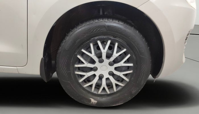 2019 Maruti Swift VXI, Petrol, Manual, 1,05,798 km, Right Front Wheel