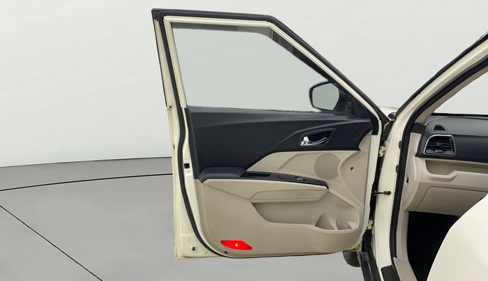 2019 Mahindra XUV300 W8 1.2 PETROL, Petrol, Manual, 82,081 km, LHS Front Door