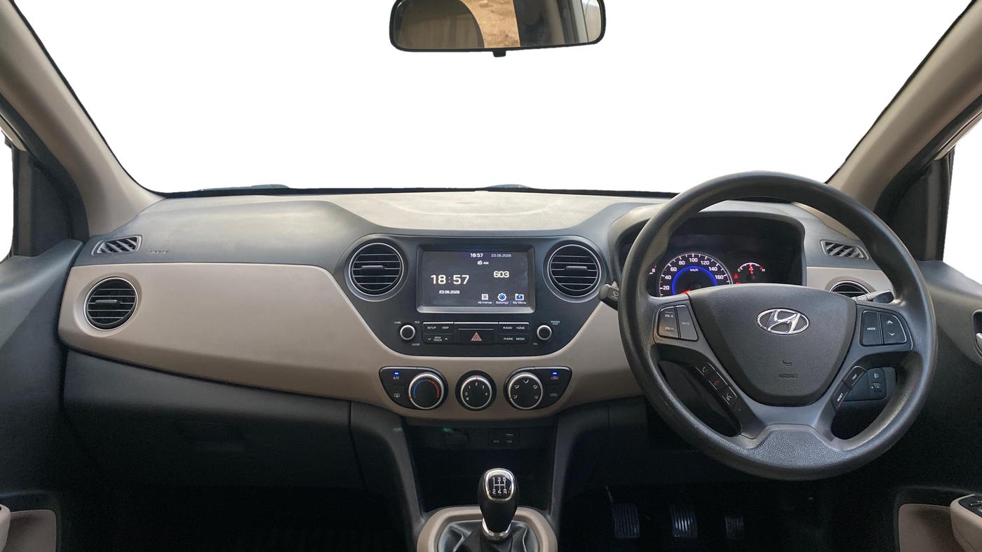 2017 Hyundai Grand i10 SPORTZ (O) 1.2 KAPPA VTVT, Petrol, Manual, 45,476 km, Dashboard