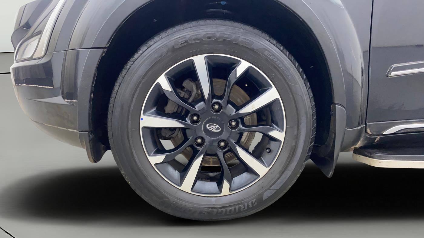 2021 Mahindra XUV500 W11, Diesel, Manual, 65,170 km, Left Front Wheel