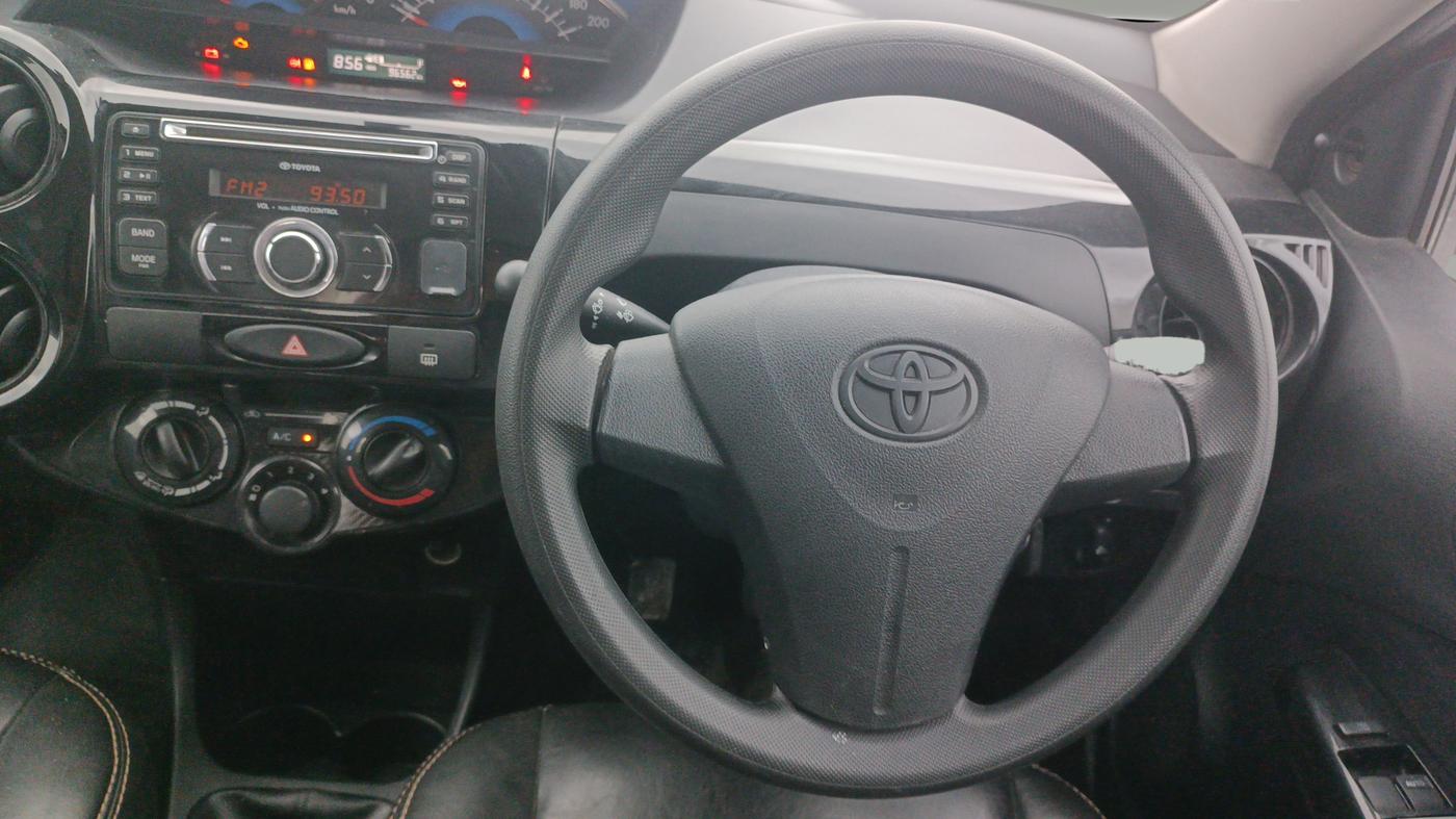 2014 Toyota Etios CROSS 1.2 G, Petrol, Manual, 96,562 km, Steering Wheel Close Up