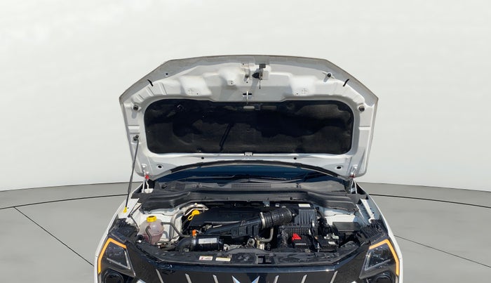 2024 Mahindra XUV 3XO MX3 Pro 1.2 L TCMPFi, Petrol, Manual, 15,478 km, Open Bonet