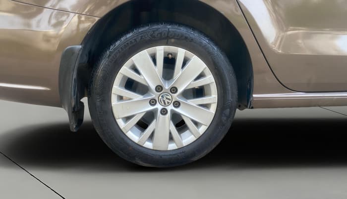 2015 Volkswagen Vento HIGHLINE DIESEL 1.5, Diesel, Manual, 1,09,637 km, Right Rear Wheel
