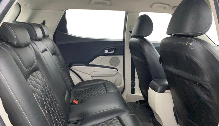 2021 Mahindra XUV300 W8 1.2 PETROL, Petrol, Manual, 52,390 km, Right Side Rear Door Cabin