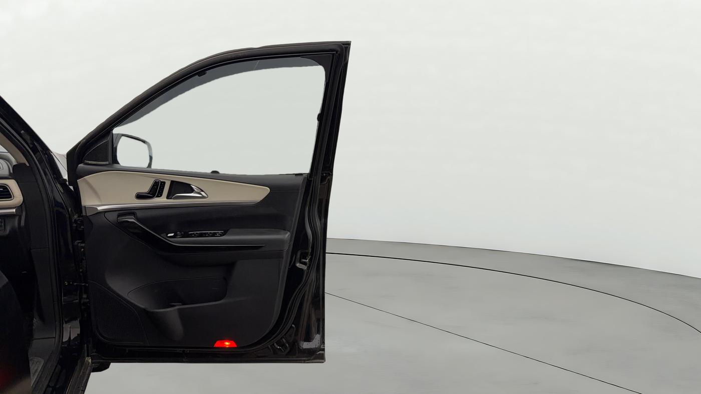 2024 Mahindra XUV700 AX 7 Luxury Pack Petrol AT 6 STR, Petrol, Automatic, 32,191 km, RHS Front Door