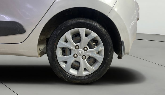 2016 Hyundai Grand i10 MAGNA AT 1.2 KAPPA VTVT, CNG, Automatic, 1,04,652 km, Left Rear Wheel