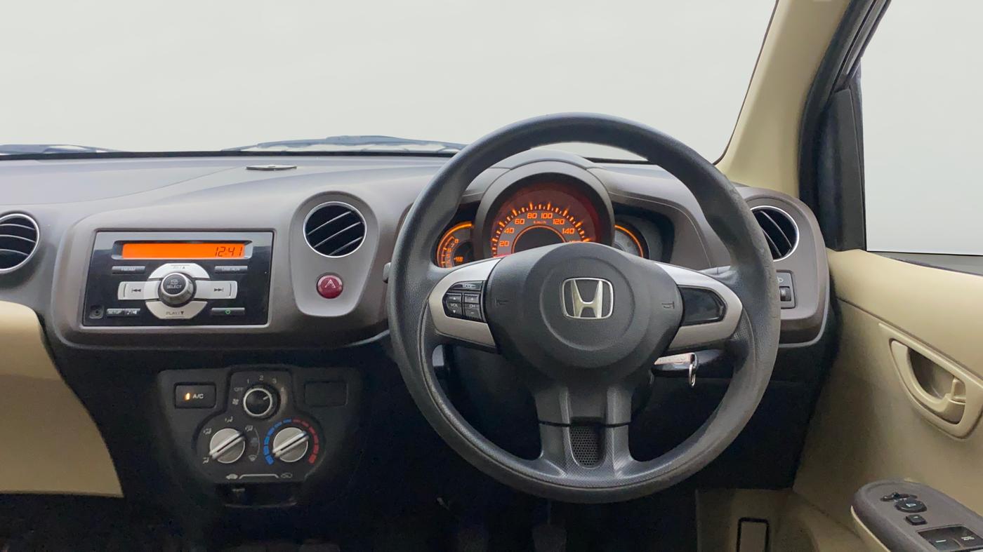 2013 Honda Brio S MT, Petrol, Manual, 1,01,790 km, Steering Wheel Close Up
