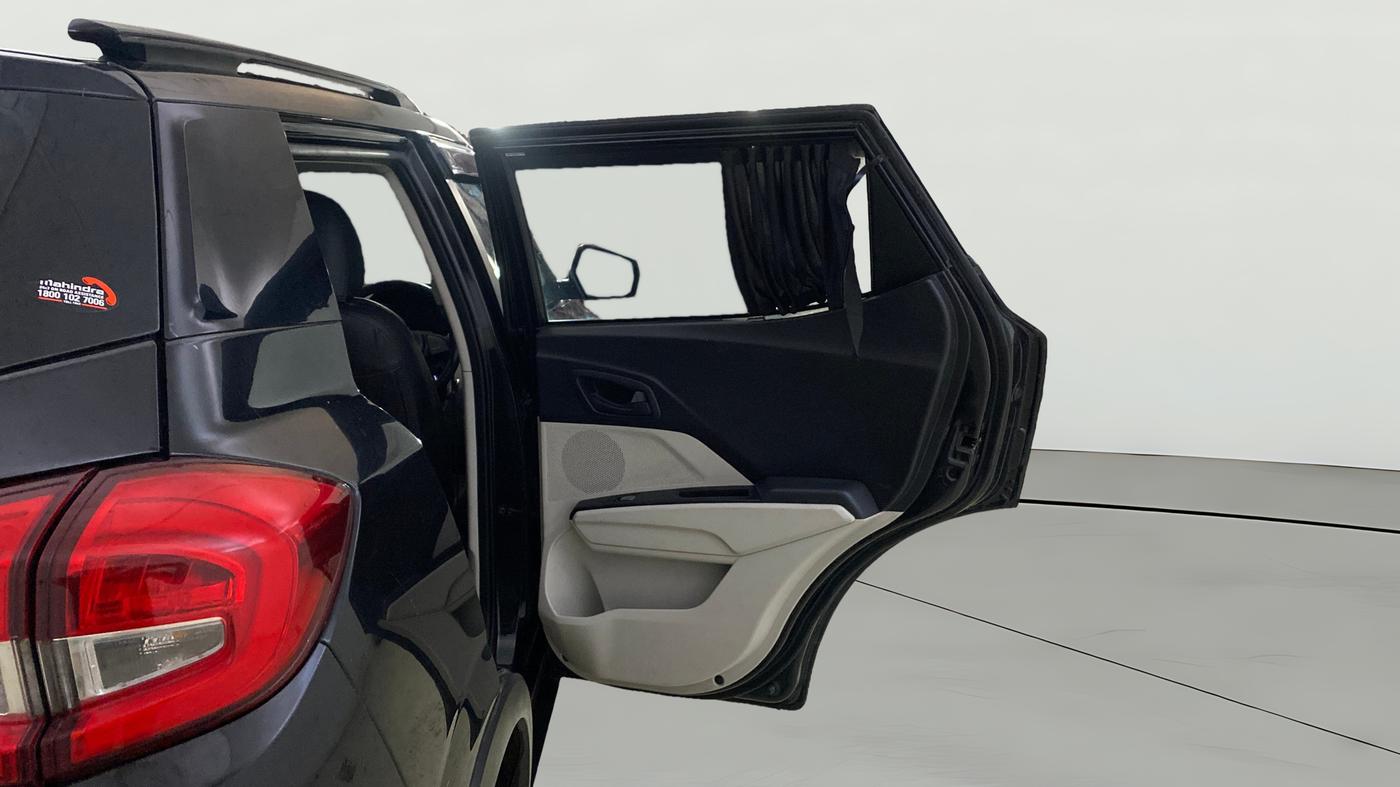 2023 Mahindra XUV300 W6 1.2 PETROL, Petrol, Manual, 25,335 km, RHS Rear Door