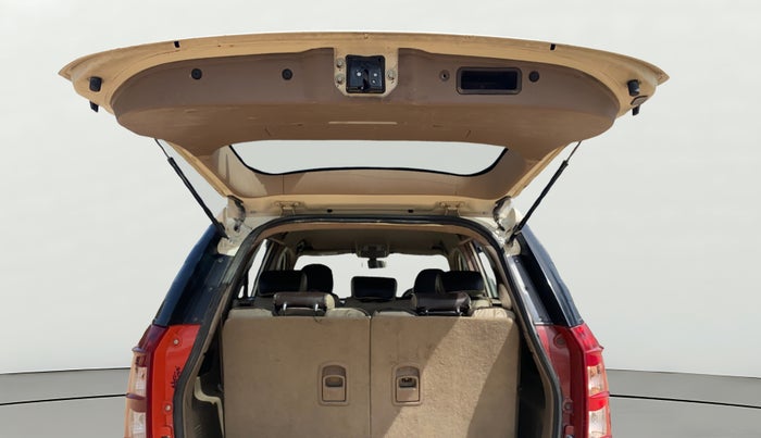 2015 Mahindra XUV500 W8, Diesel, Manual, 81,458 km, Boot Door Open