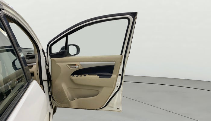 2015 Maruti Ertiga VXI, CNG, Manual, 77,466 km, RHS Front Door