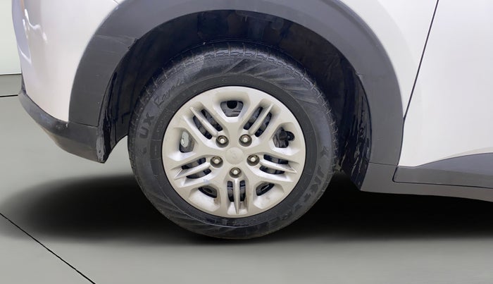 2022 KIA CARENS PRESTIGE 1.5 PETROL 7 STR, Petrol, Manual, 27,534 km, Left Front Wheel