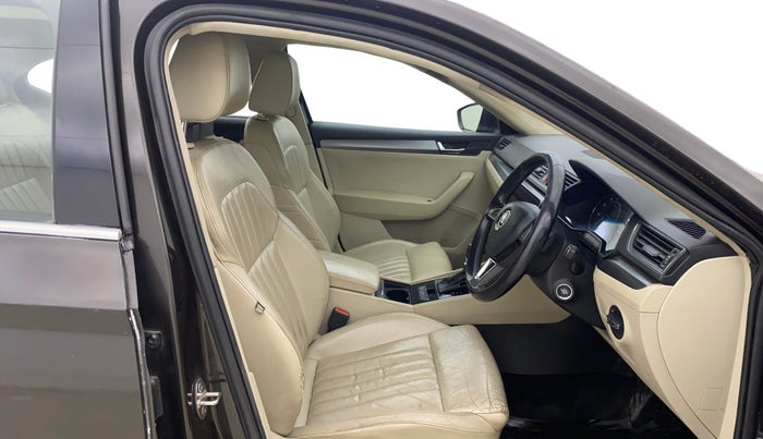 2018 Skoda Superb STYLE 1.8 TSI AT, Petrol, Automatic, 77,436 km, Right Side Front Door Cabin