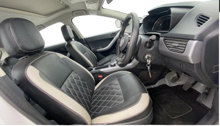 2020 Tata NEXON XM SUNROOF PETROL, Petrol, Manual, 35,575 km, Right Side Front Door Cabin