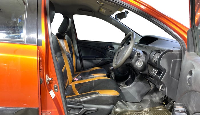 2017 Toyota Etios CROSS 1.2 G, Petrol, Manual, 1,09,423 km, Right Side Front Door Cabin