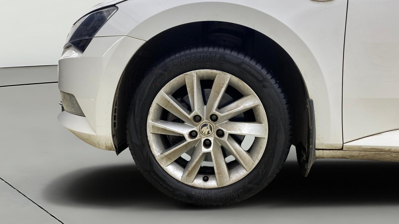 2016 Skoda Superb L&K 1.8 TSI AT, Petrol, Automatic, 50,102 km, Left Front Wheel