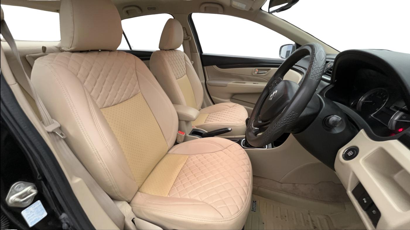 2014 Maruti Ciaz ZXI, Petrol, Manual, 76,034 km, Right Side Front Door Cabin