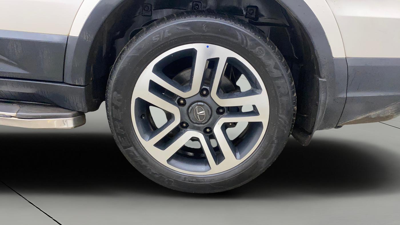 2018 Tata Hexa XT 4X4 7 STR, Diesel, Manual, 1,15,391 km, Left Rear Wheel
