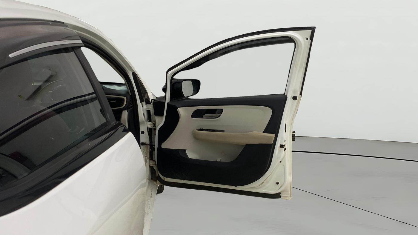 2025 Tata ALTROZ Creative Petrol 5AMT, Petrol, Automatic, 9,054 km, RHS Front Door