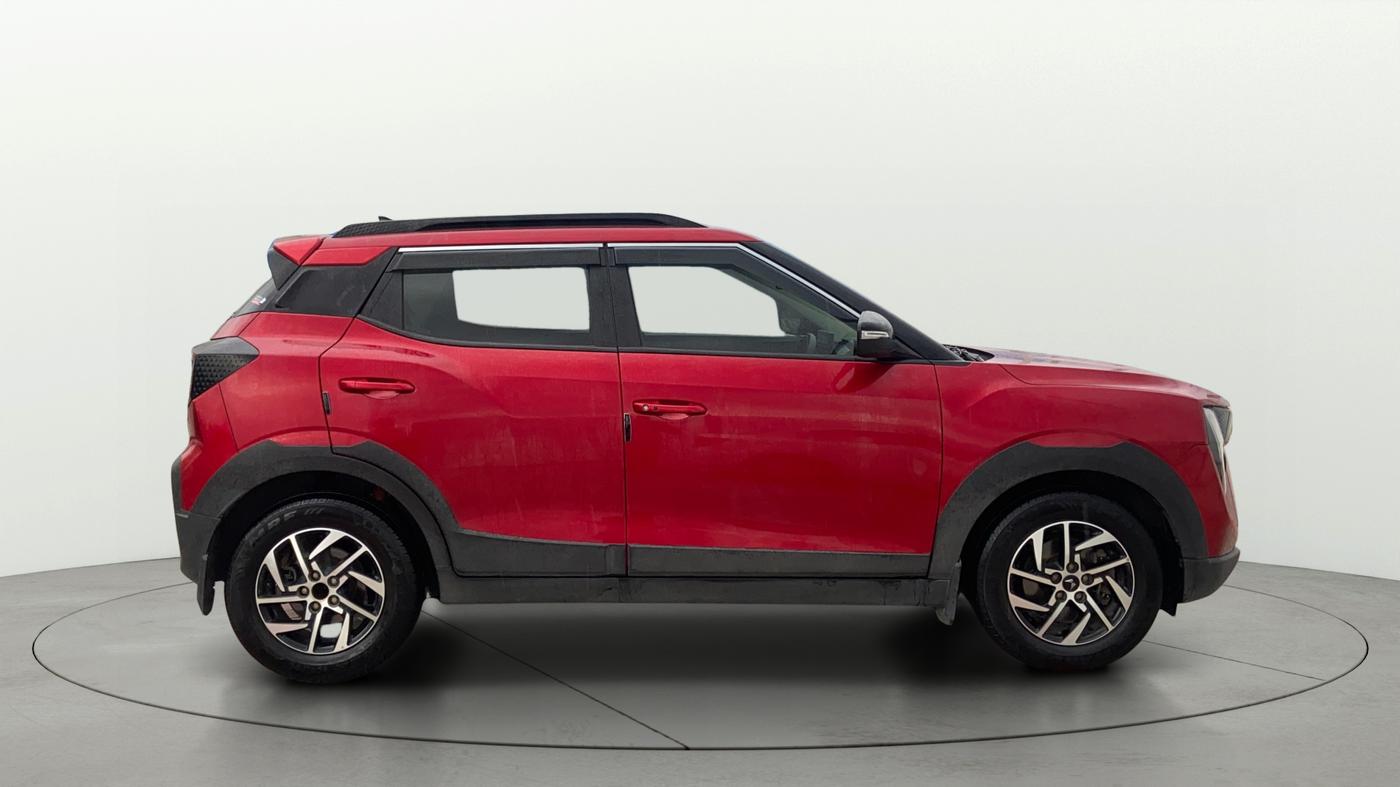 2024 Mahindra XUV 3XO AX5L 1.2 TGDi AT, Petrol, Automatic, 25,503 km, Right Side View