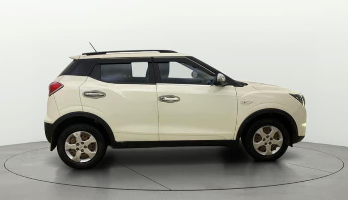 2022 Mahindra XUV300 W8 (O) 1.2 PETROL AMT, Petrol, Automatic, 80,718 km, Right Side View