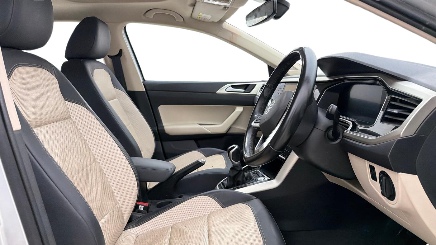 2022 Volkswagen VIRTUS TOPLINE TSI 1.0 MT, Petrol, Manual, 30,440 km, Right Side Front Door Cabin