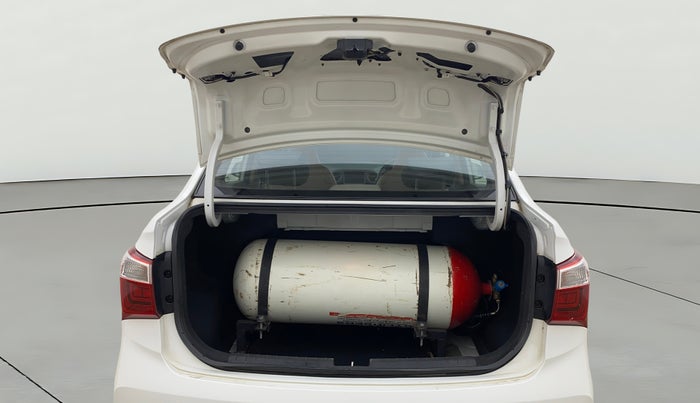 2017 Hyundai Xcent SX 1.2, CNG, Manual, 78,345 km, Boot Door Open