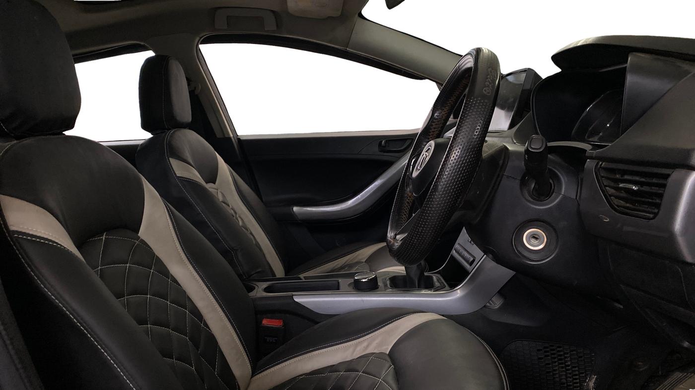 2022 Tata NEXON XM SUNROOF PETROL, Petrol, Manual, 59,734 km, Right Side Front Door Cabin