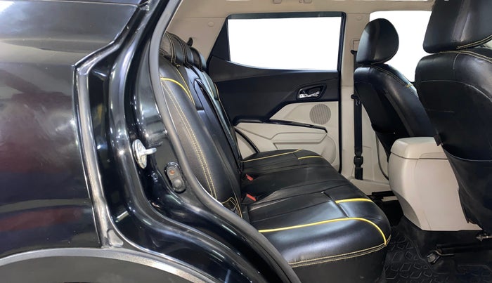 2019 Mahindra XUV300 W8 1.5 DIESEL, Diesel, Manual, 1,12,627 km, Right Side Rear Door Cabin