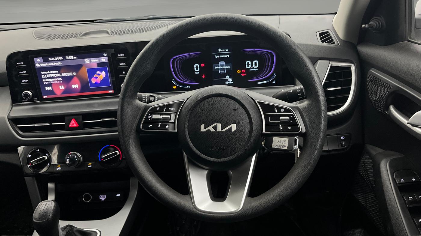 2025 KIA SELTOS HTE (O)1.5 Petrol MT, Petrol, Manual, 5,525 km, Steering Wheel Close Up