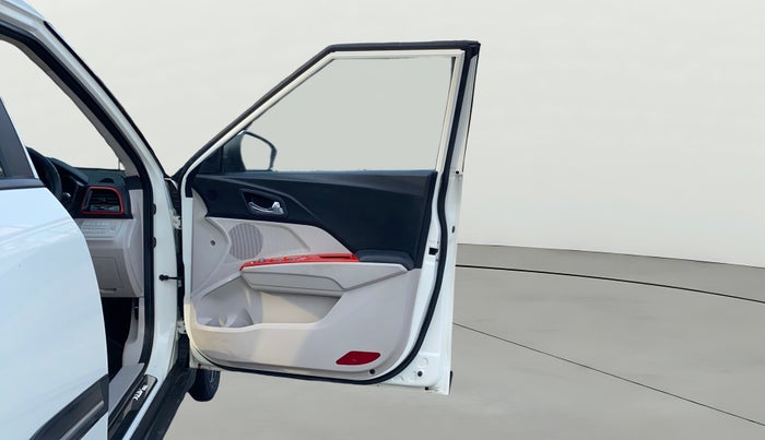 2021 Mahindra XUV300 W8 (O) 1.5 DIESEL, Diesel, Manual, 22,665 km, RHS Front Door