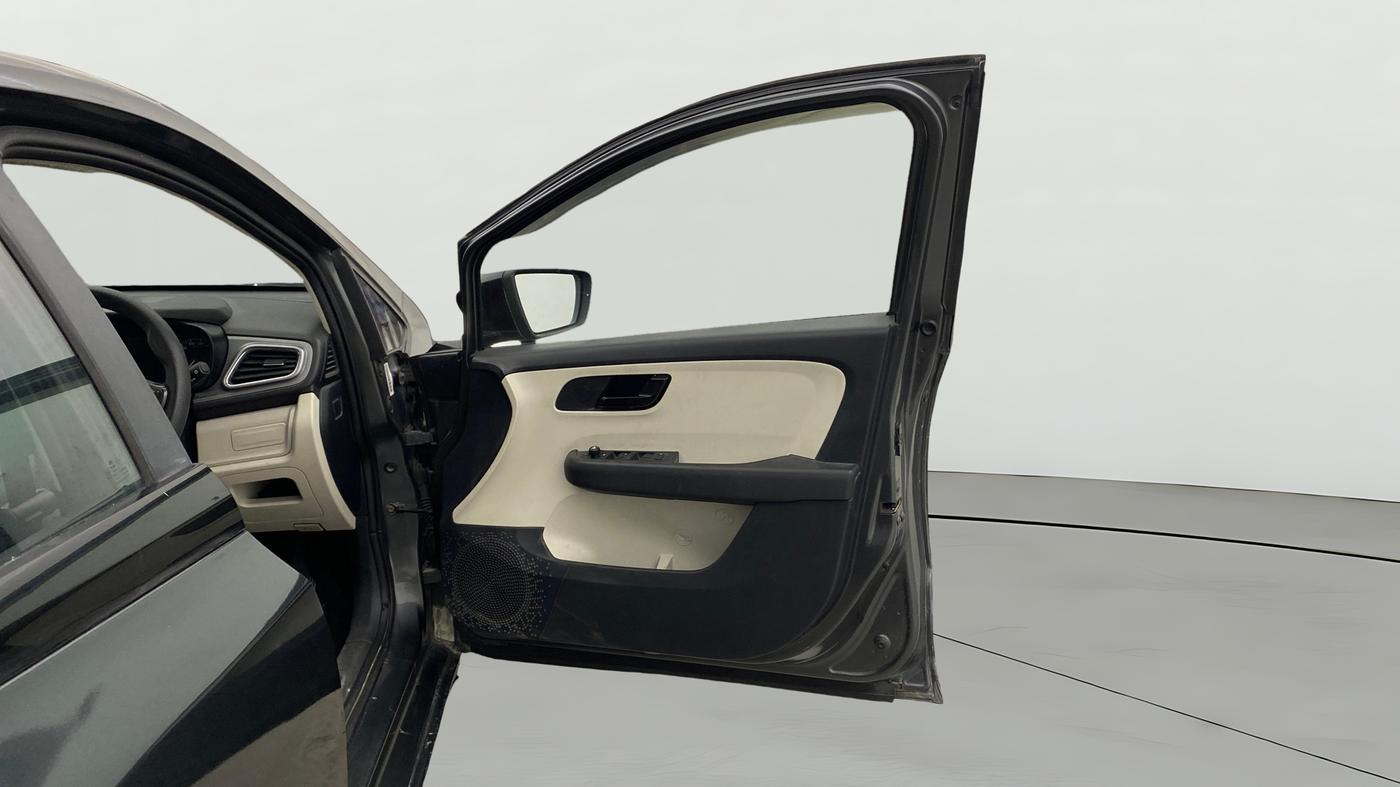 2022 Tata ALTROZ XM PLUS PETROL, Petrol, Manual, 22,988 km, RHS Front Door