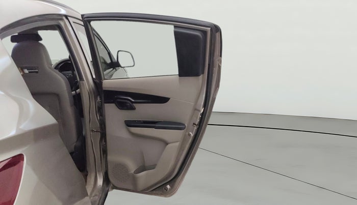 2016 Mahindra Kuv100 K4 D 6 STR, Diesel, Manual, 1,38,810 km, RHS Rear Door