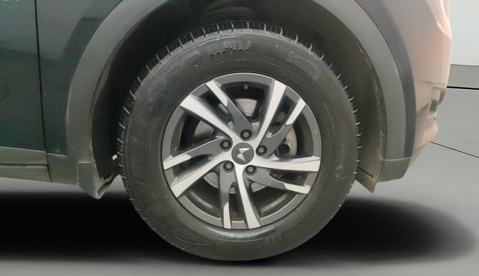 2023 Mahindra XUV700 AX 5 P MT 7 STR, Petrol, Manual, 13,935 km, Right Front Wheel