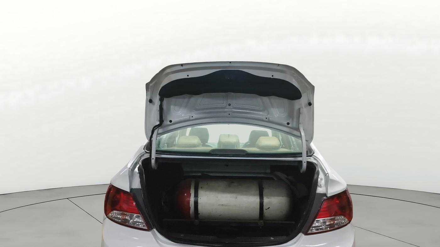 2013 Hyundai Verna FLUIDIC 1.6 VTVT SX, CNG, Manual, 93,983 km, Boot Door Open