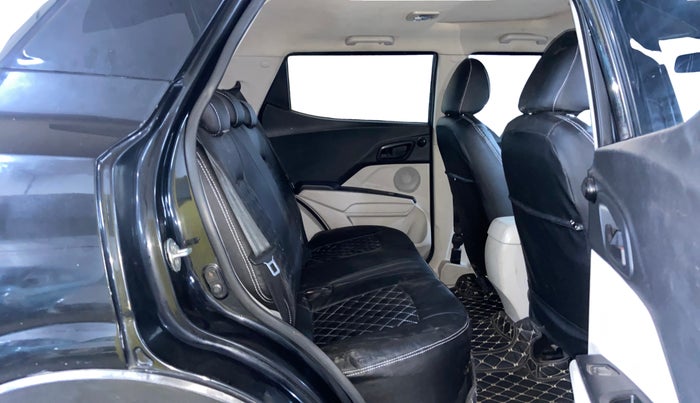 2021 Mahindra XUV300 W6 1.5 Sunroof Diesel, Diesel, Manual, 1,35,953 km, Right Side Rear Door Cabin