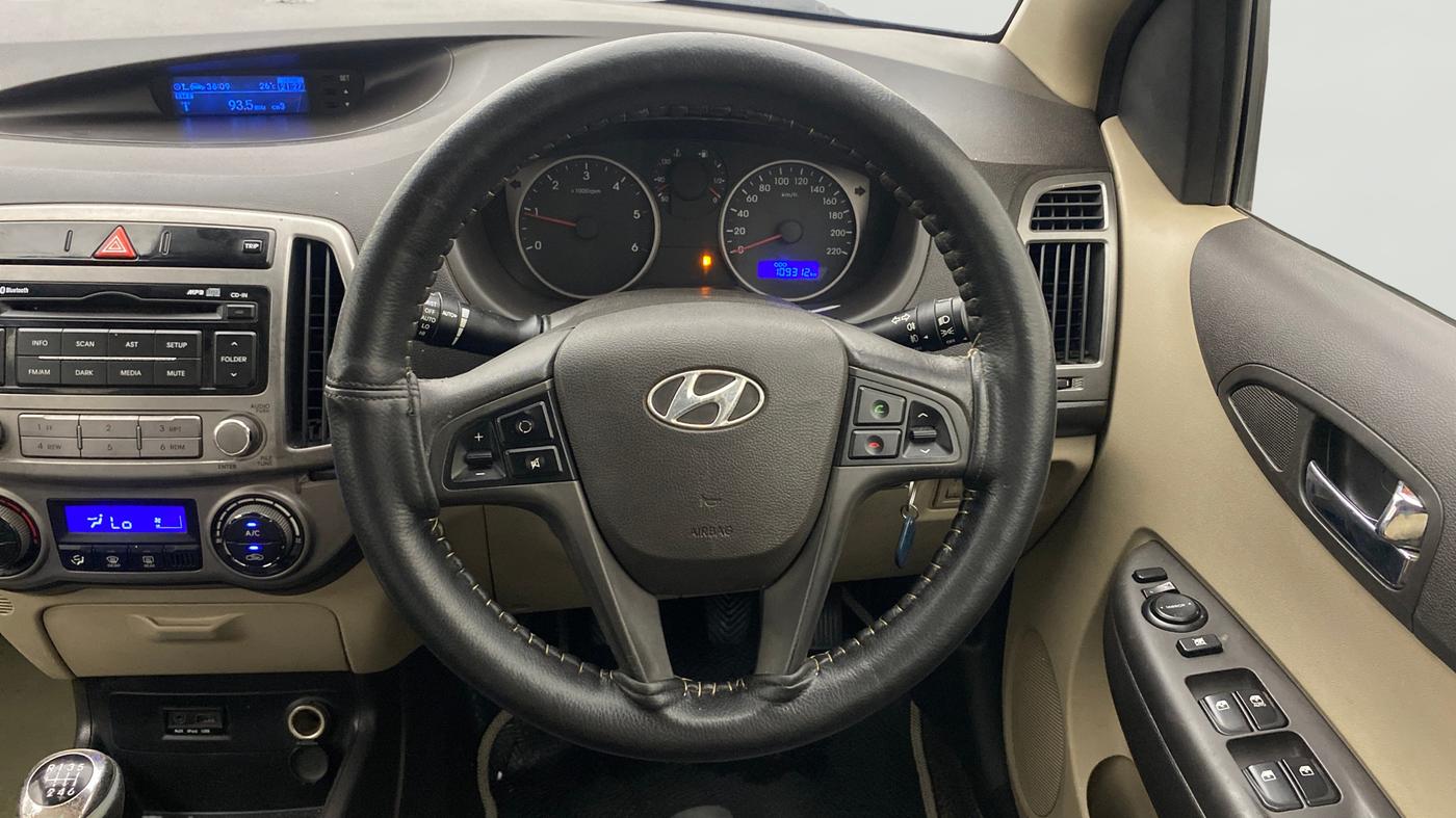 2013 Hyundai i20 SPORTZ 1.4 CRDI, Diesel, Manual, 1,09,285 km, Steering Wheel Close Up