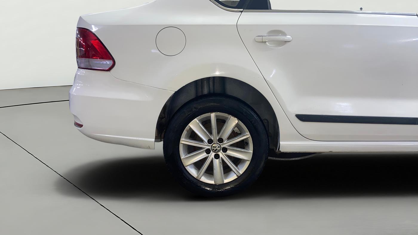 2016 Volkswagen Vento HIGHLINE 1.5 AT, Diesel, Automatic, 1,88,179 km, Right Rear Wheel