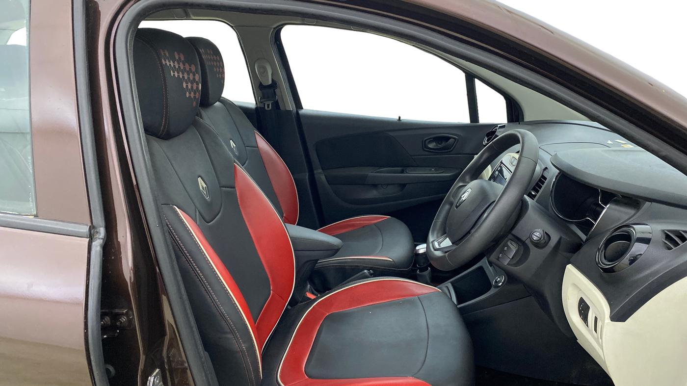 2018 Renault Captur RXE PETROL, Petrol, Manual, 43,316 km, Right Side Front Door Cabin