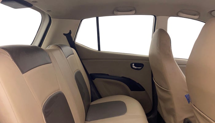 2016 Hyundai i10 SPORTZ 1.1, Petrol, Manual, 32,772 km, Right Side Rear Door Cabin