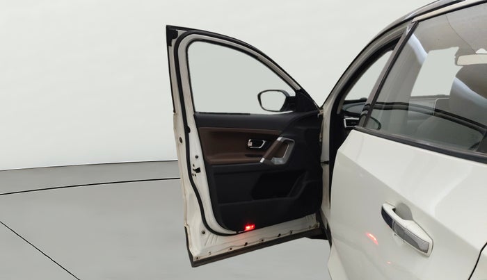 2020 Tata Harrier XZA PLUS 2.0L, Diesel, Automatic, 96,136 km, LHS Front Door