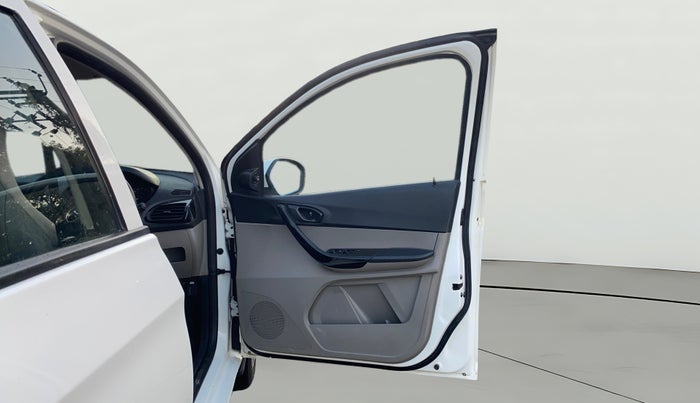 2018 Tata Tiago XT PETROL, CNG, Manual, 77,648 km, RHS Front Door